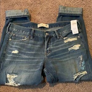 Brand new A&F Destroyed Boyfriend Jean